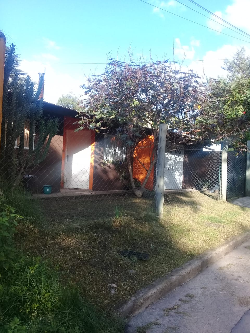 VENDO OPORTUNIDAD!! CASA EN UNQUILLO A POCAS CUADRAS DEL CENTRO SOBRE ASFALTO, MUY BUENA ZONA!!