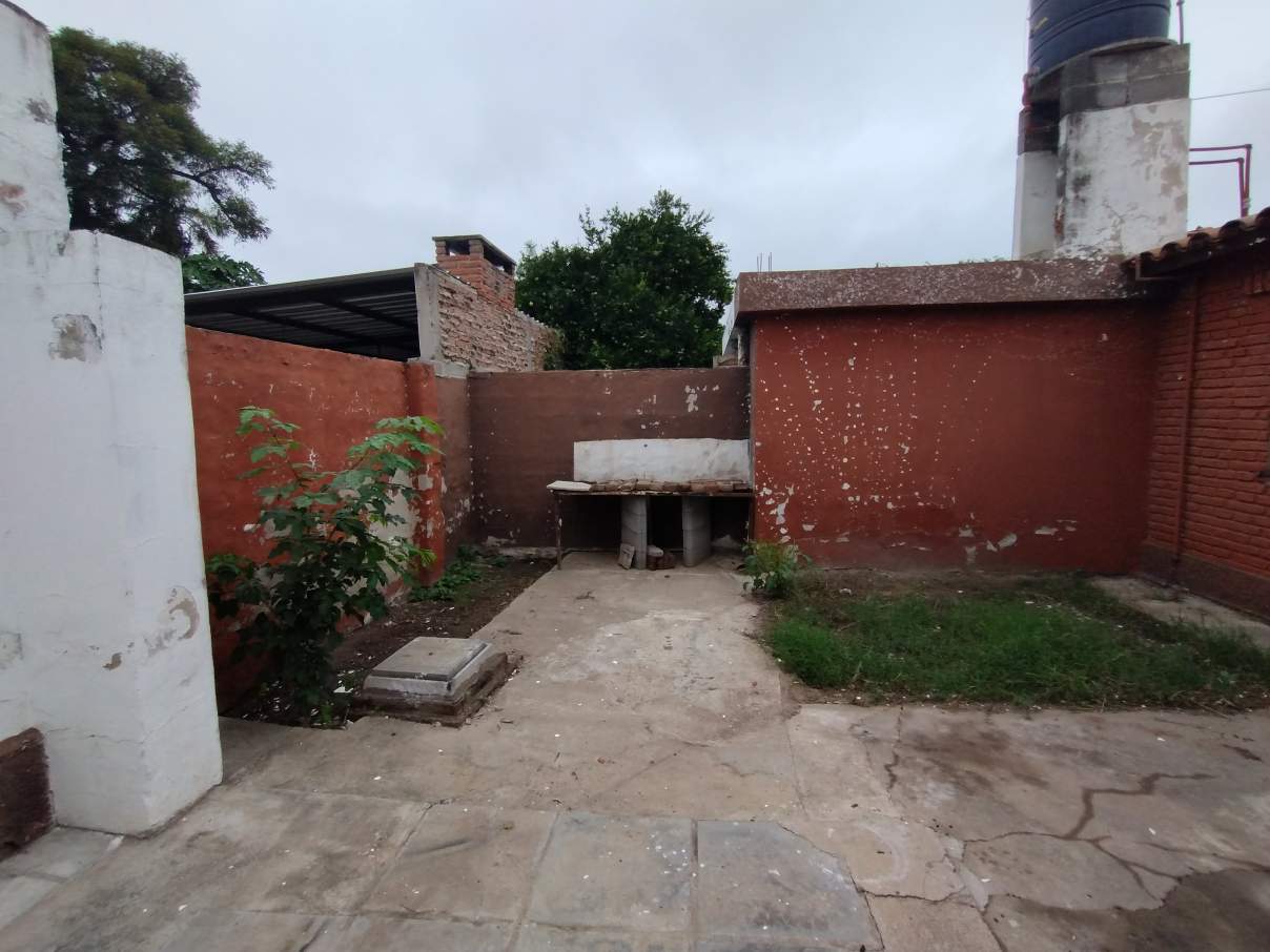 OPORTUNIDAD!! CASA DE 2 DORMI. EN B° MATIENZO - RECIBE VEHÍCULO-LOTE