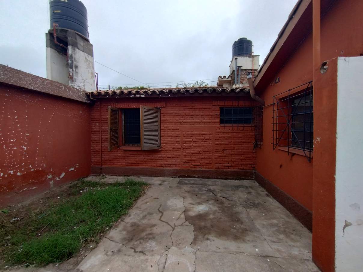 OPORTUNIDAD!! CASA DE 2 DORMI. EN B° MATIENZO - RECIBE VEHÍCULO-LOTE