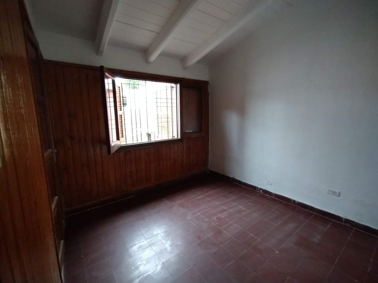 OPORTUNIDAD!! CASA DE 2 DORMI. EN B° MATIENZO - RECIBE VEHÍCULO-LOTE