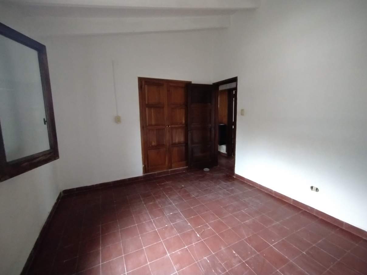 OPORTUNIDAD!! CASA DE 2 DORMI. EN B° MATIENZO - RECIBE VEHÍCULO-LOTE