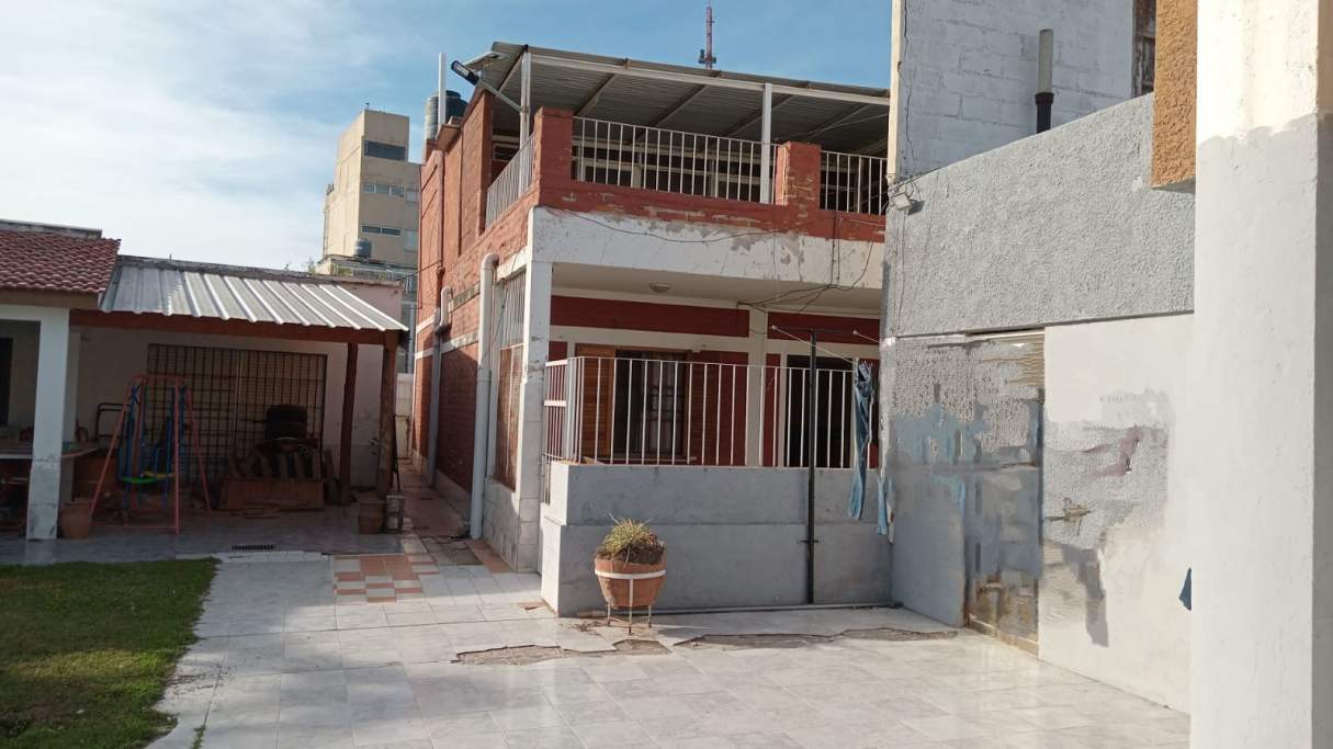 SE VENDEN TRES CASAS EN MISMO TERRENO - MACRO CENTRO RIO CUARTO