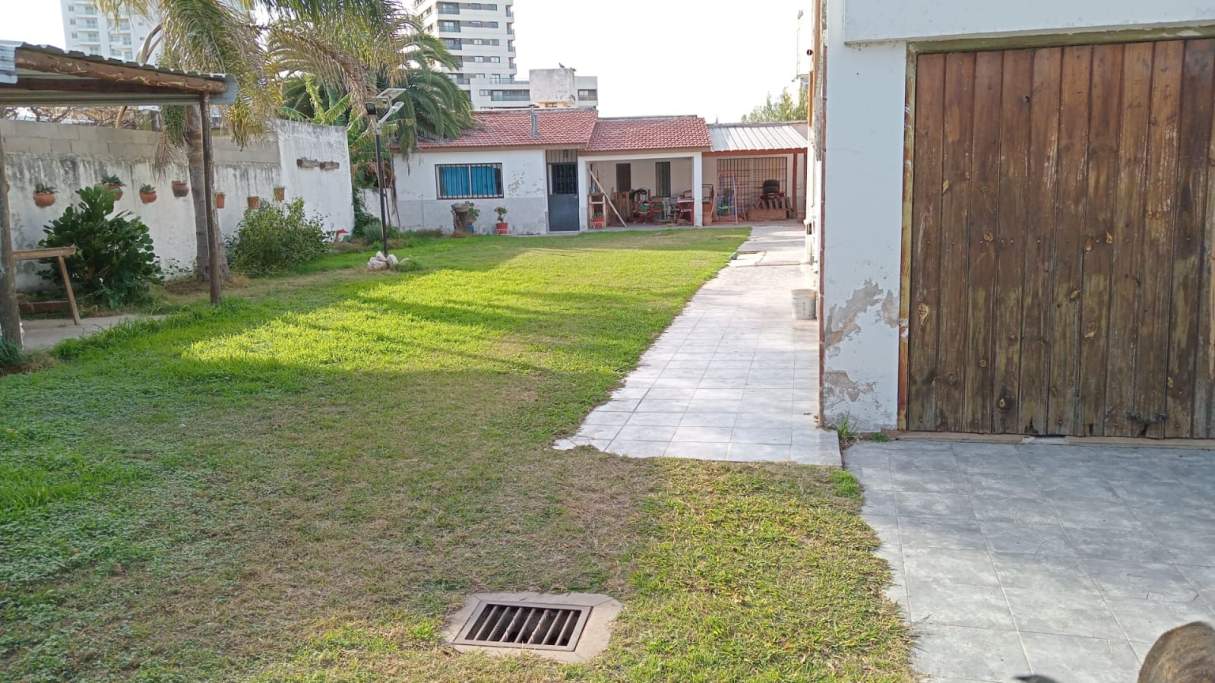 SE VENDEN TRES CASAS EN MISMO TERRENO - MACRO CENTRO RIO CUARTO