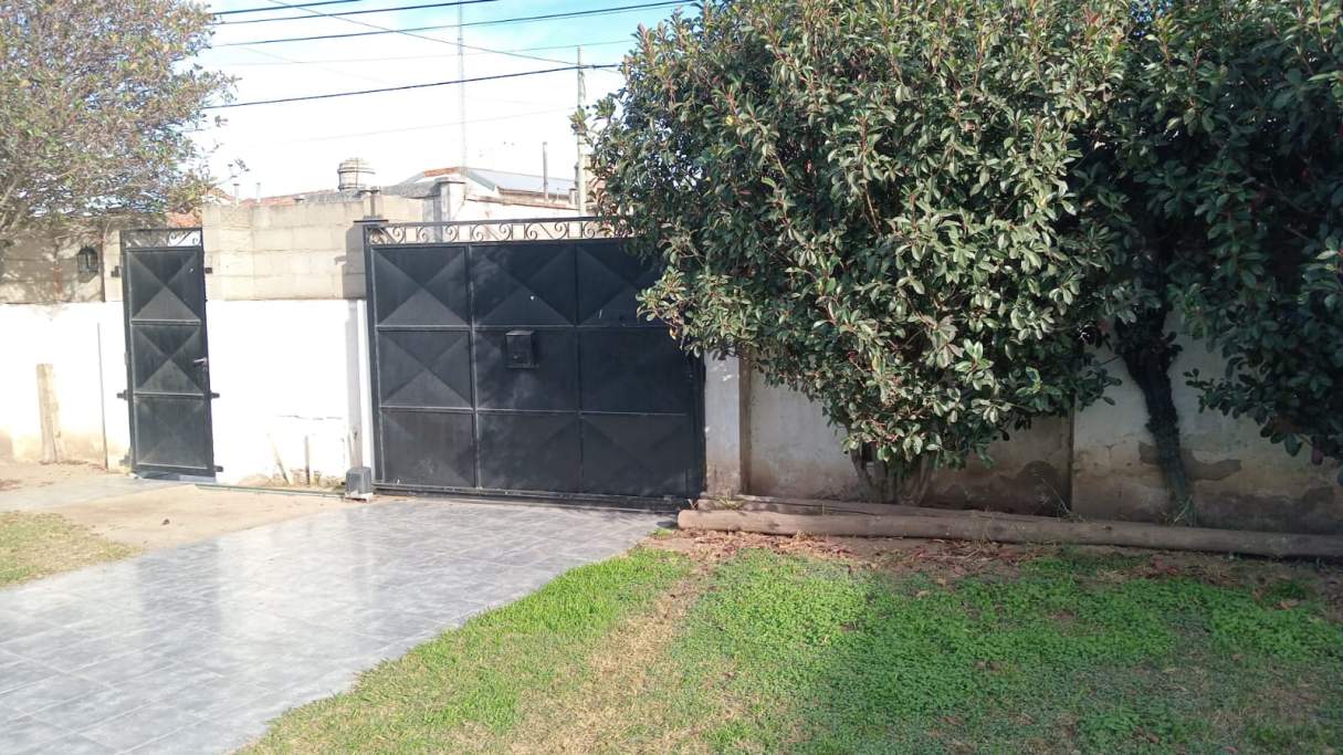 SE VENDEN TRES CASAS EN MISMO TERRENO - MACRO CENTRO RIO CUARTO