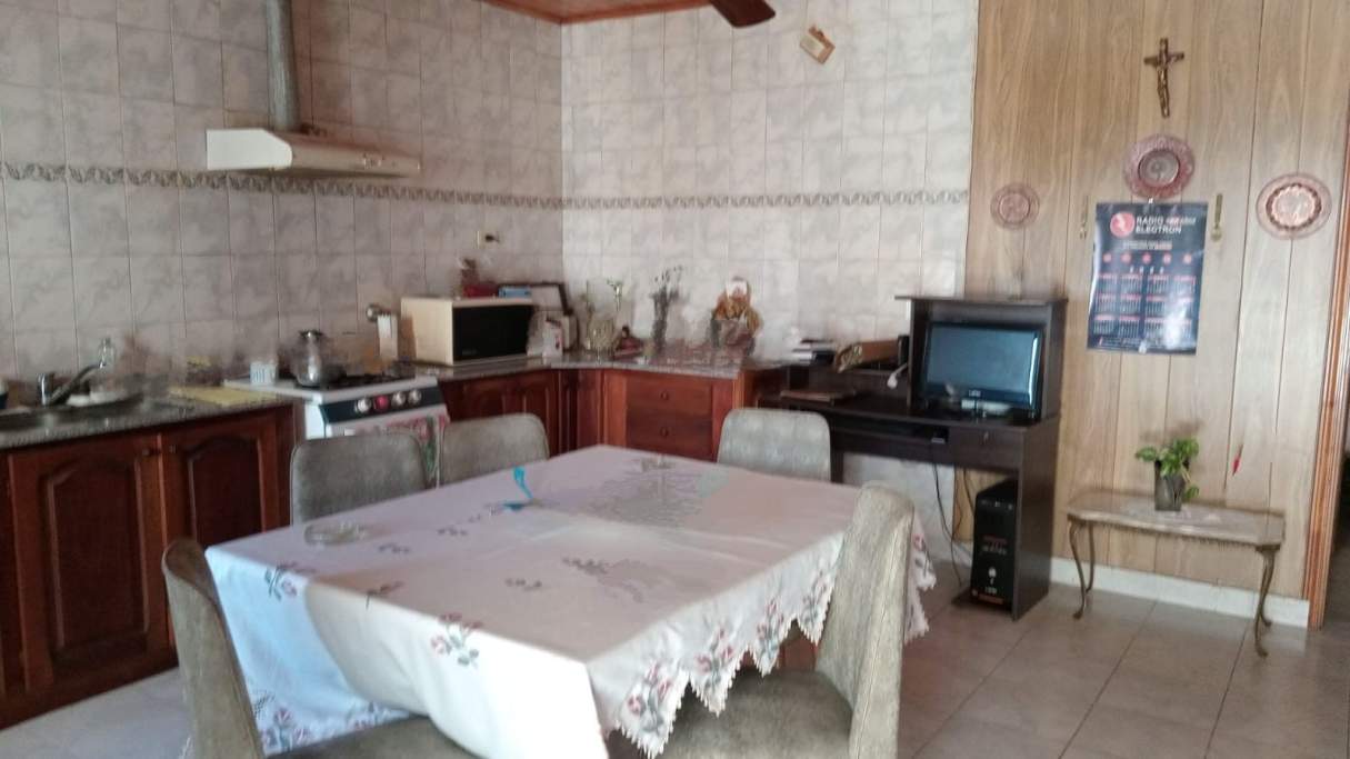 SE VENDEN TRES CASAS EN MISMO TERRENO - MACRO CENTRO RIO CUARTO