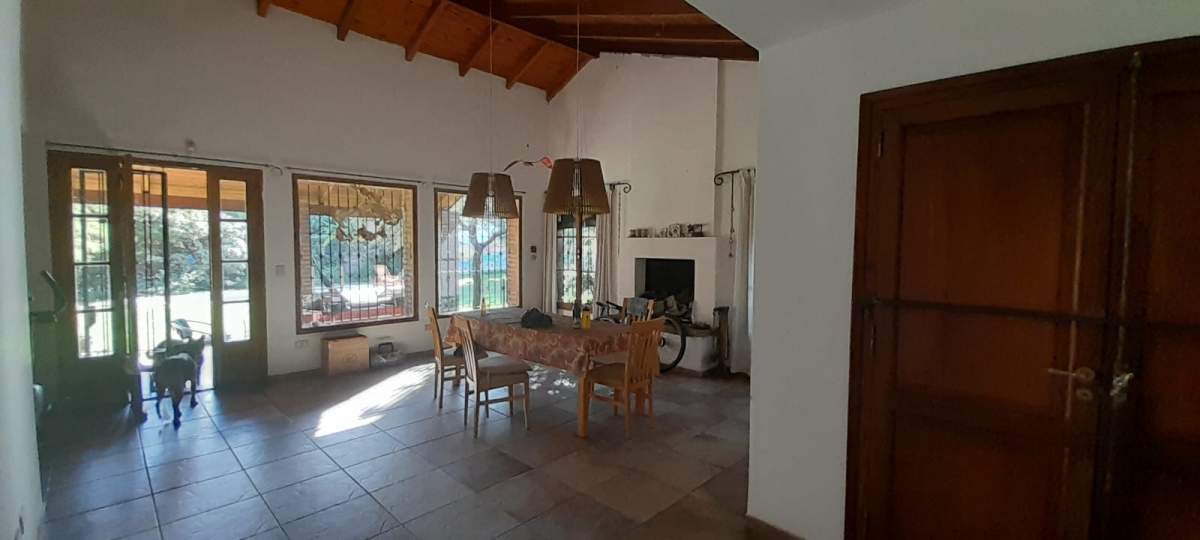 Villa Serrana con pileta y amplio parque