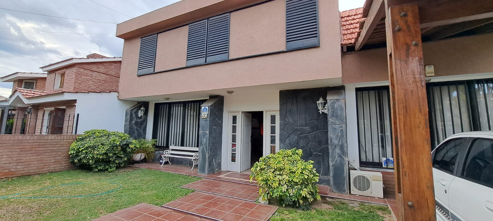 SR vende casa Marques, 3 dorm. Apto Cred