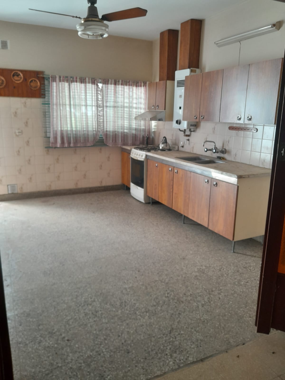 SR vende casa amplia en Bo Empalme