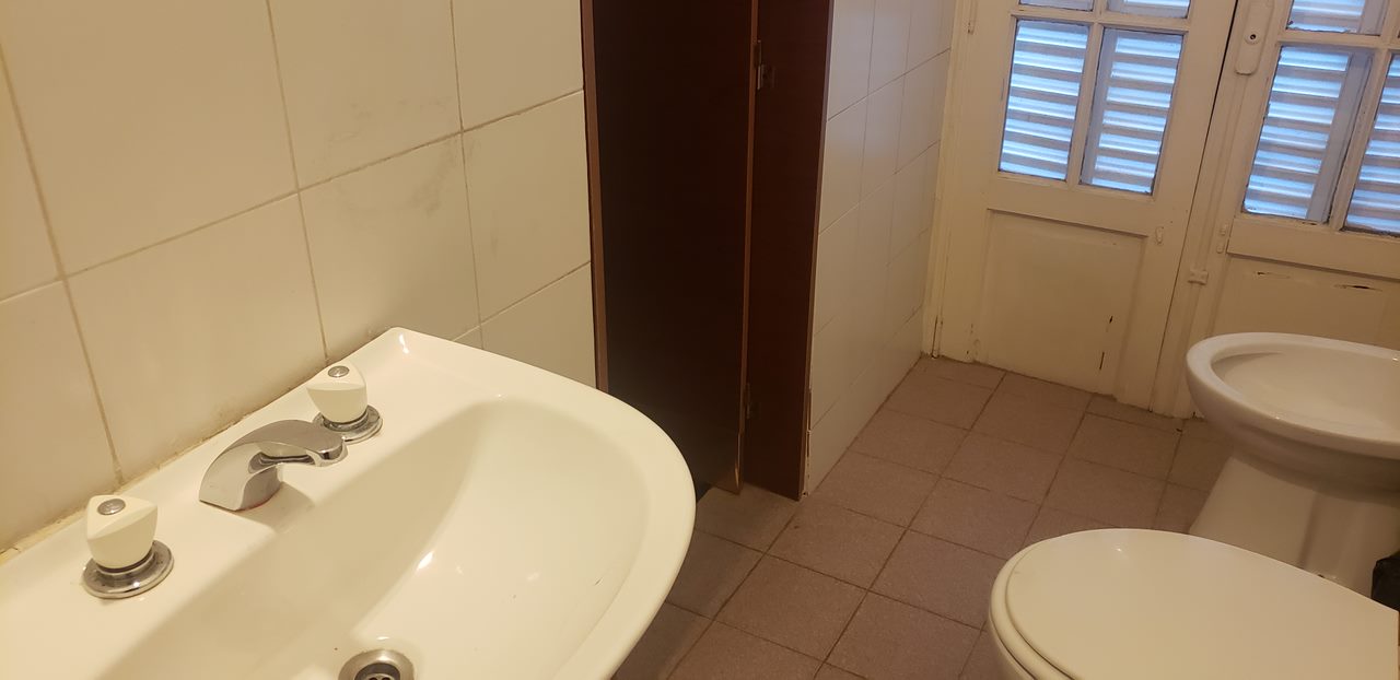 Vendo - Casona para residencia geriátrica, Hostel y-o alquiler temporarios. Centro de Córdoba Capita