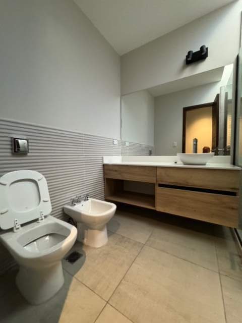 VENTA CASA 2 DORMITORIOS 2 BAÑOS DISTRITO SUR