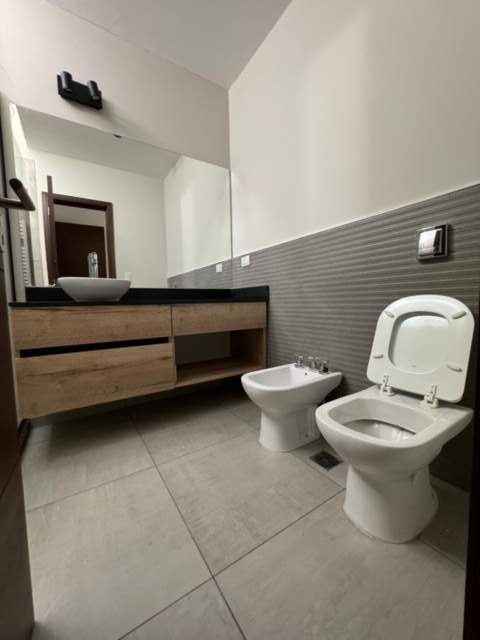 VENTA CASA 2 DORMITORIOS 2 BAÑOS DISTRITO SUR