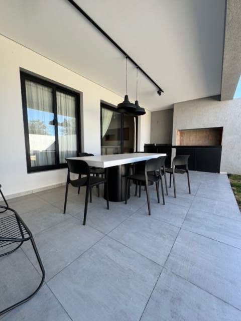 VENTA CASA 2 DORMITORIOS 2 BAÑOS DISTRITO SUR