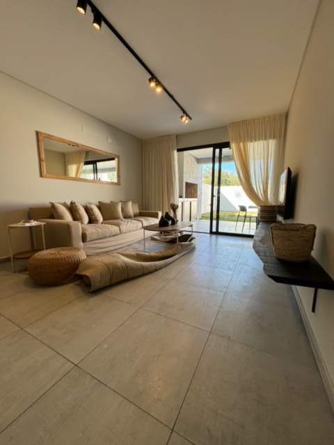 VENTA CASA 2 DORMITORIOS 2 BAÑOS DISTRITO SUR