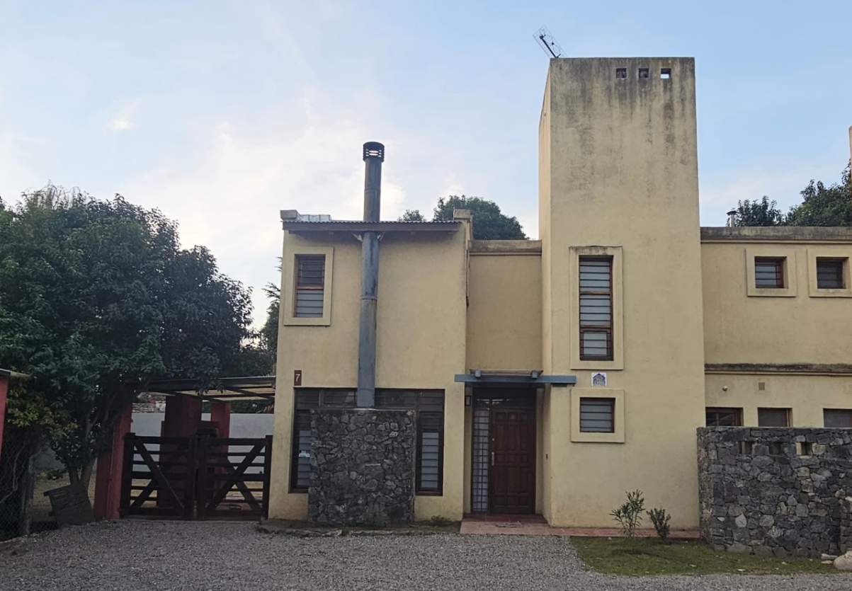 HERMOSA CASA DE 3D EN HOUSING CON BAJAS EXPENSAS