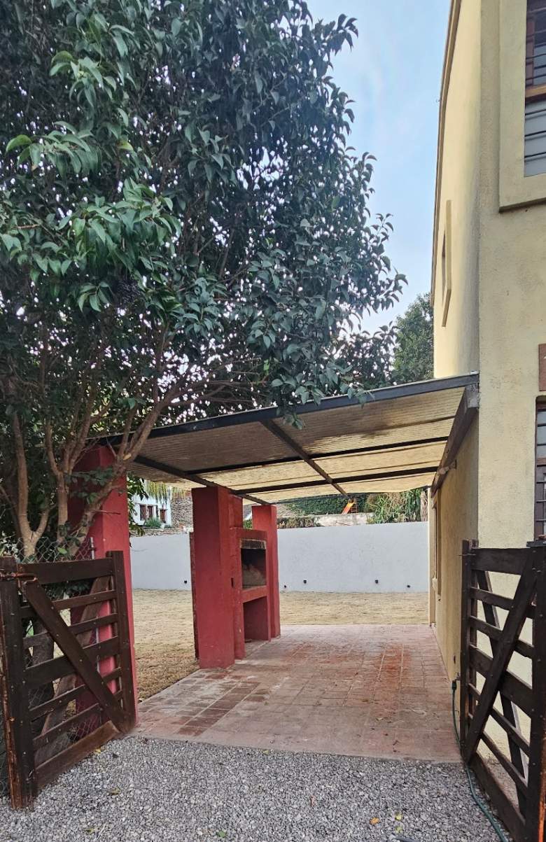 HERMOSA CASA DE 3D EN HOUSING CON BAJAS EXPENSAS