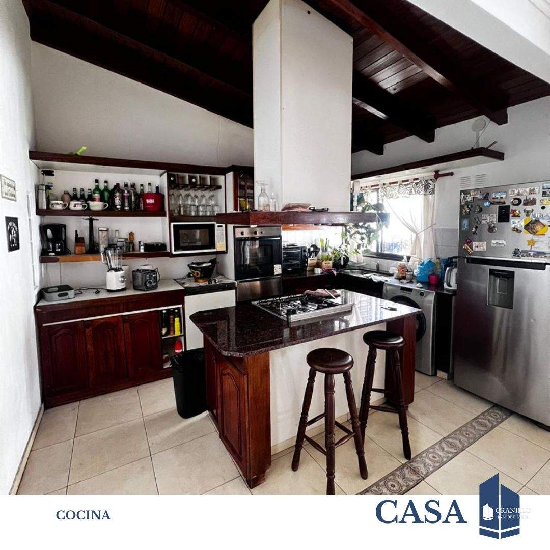 CASA EN VENTA. BARRIO SAN SALVADOR.