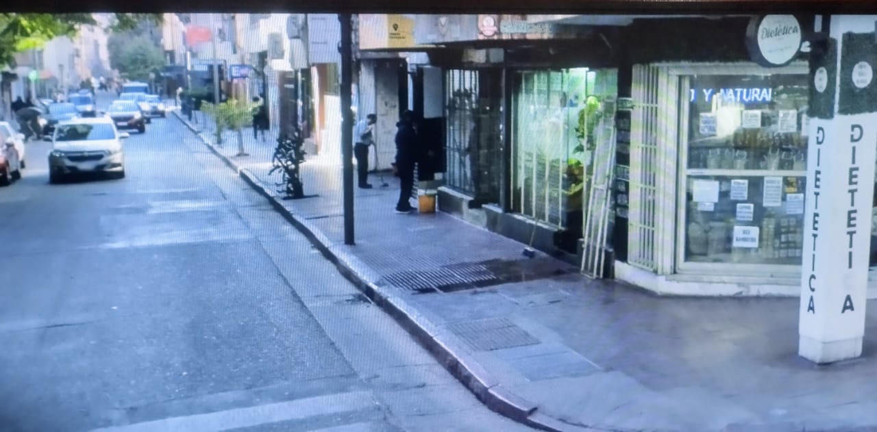 Vendo Local, ubicado en calle Bel grano 301, esquina con Calle Duarte Quiros, barrio Centro.Superfic