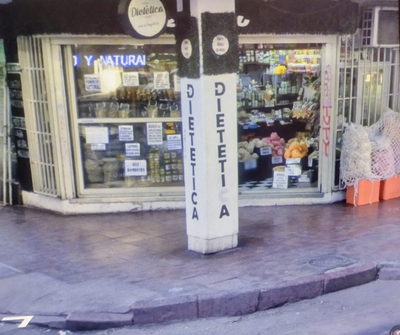 Vendo Local, ubicado en calle Bel grano 301, esquina con Calle Duarte Quiros, barrio Centro.Superfic
