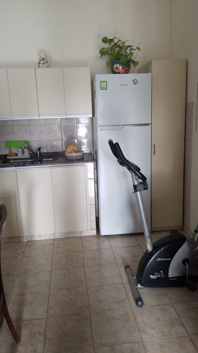 Vendo -  Casa 4 Dormitorios (dividida en 2 departamentos), San Vicente, frente Plaza Urquiza - Zona 