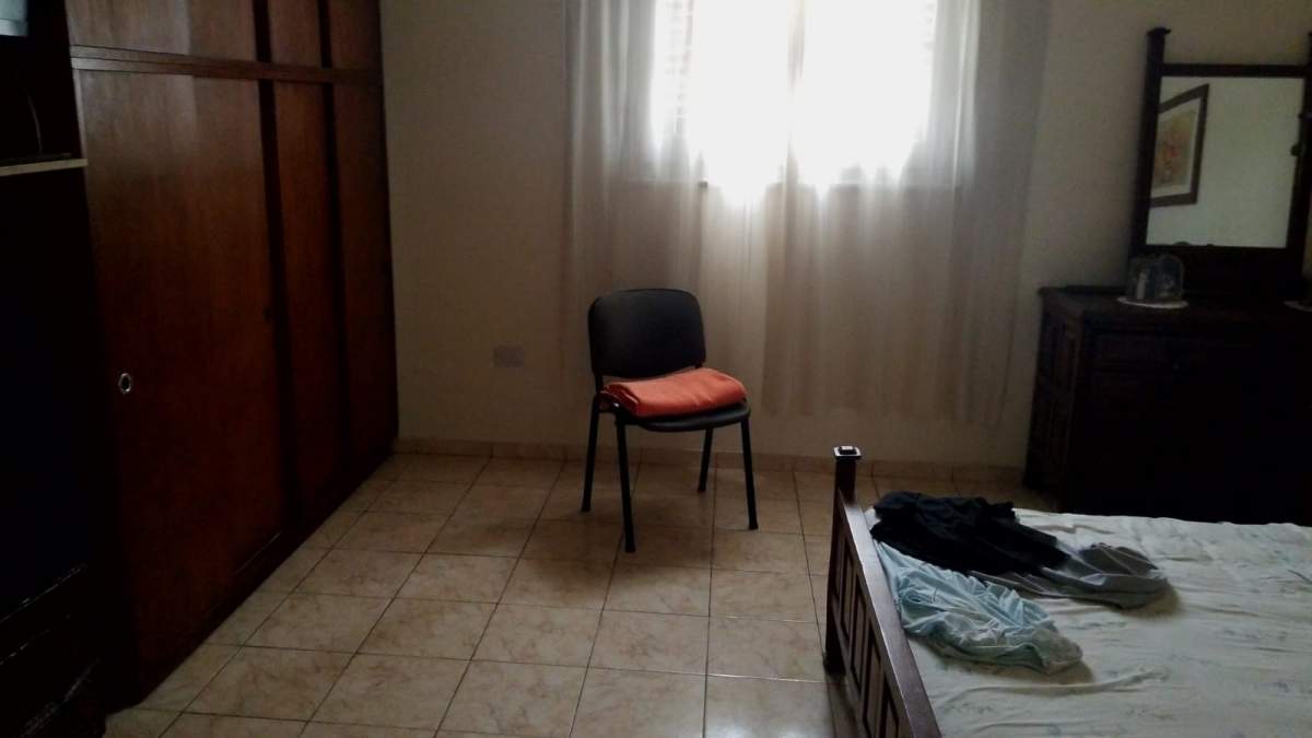 Vendo -  Casa 4 Dormitorios (dividida en 2 departamentos), San Vicente, frente Plaza Urquiza - Zona 