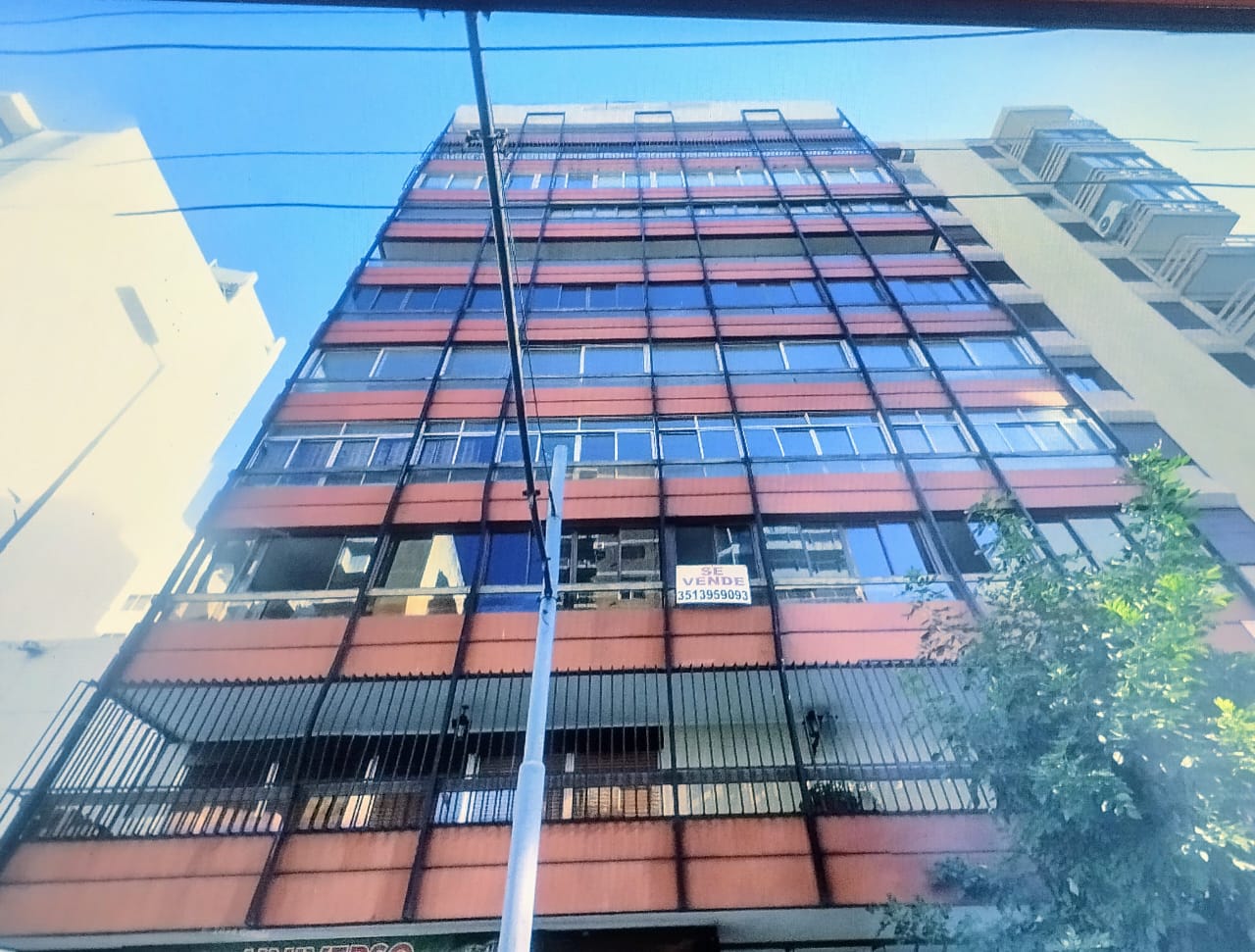 Vendo semipiso en segundo piso, es parte del edificio Visión,sito en avenida Colón 731, entre las ca
