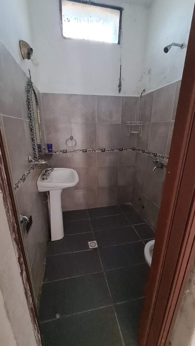 SE VENDE CASA CON GALPON AMPLIO