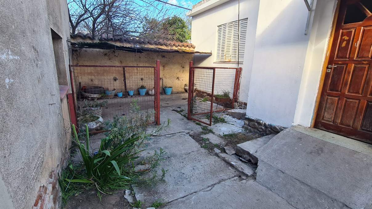 SE VENDE CASA CON GALPON AMPLIO