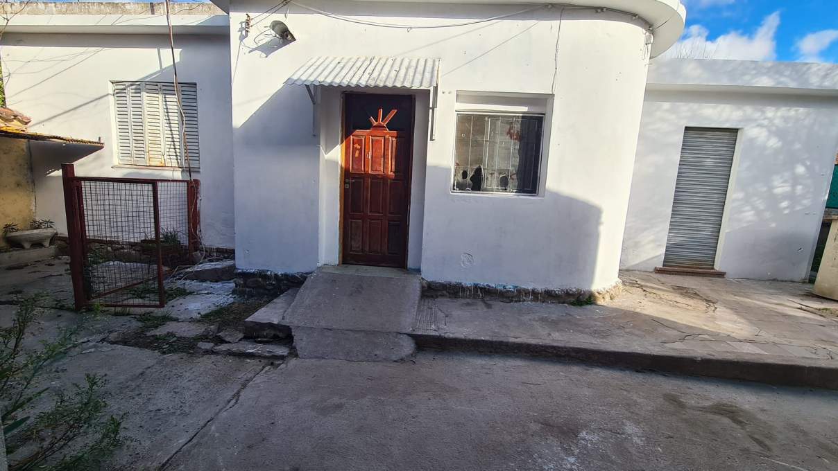 SE VENDE CASA CON GALPON AMPLIO