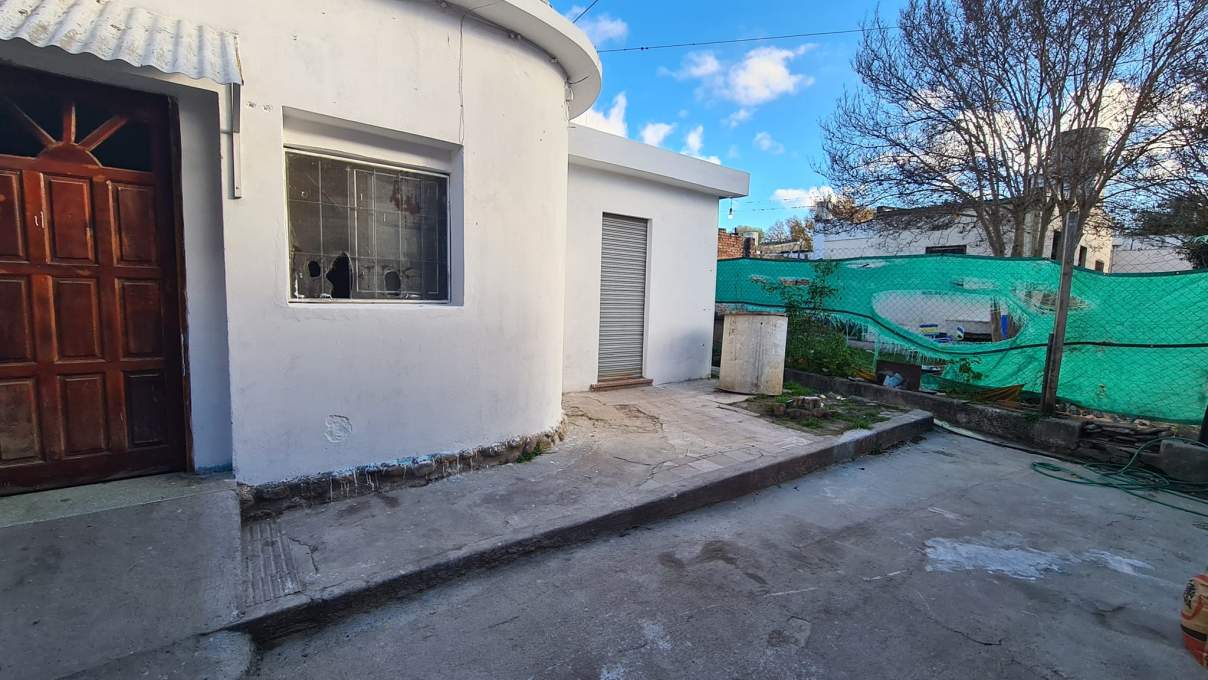SE VENDE CASA CON GALPON AMPLIO