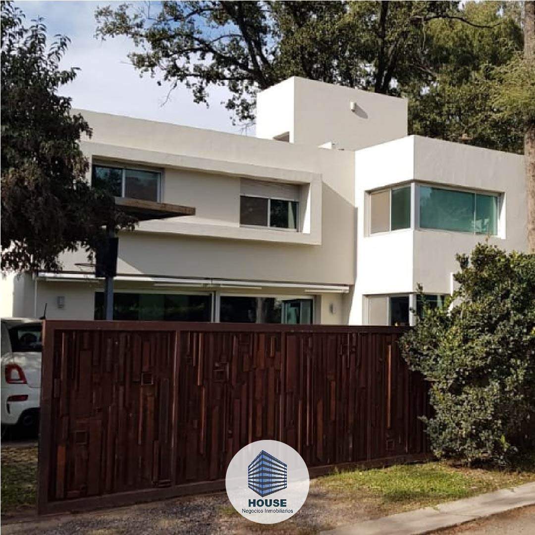 CASA TRES DORMITORIOS EN VENTA  HOUSING VILLA WARCALDE