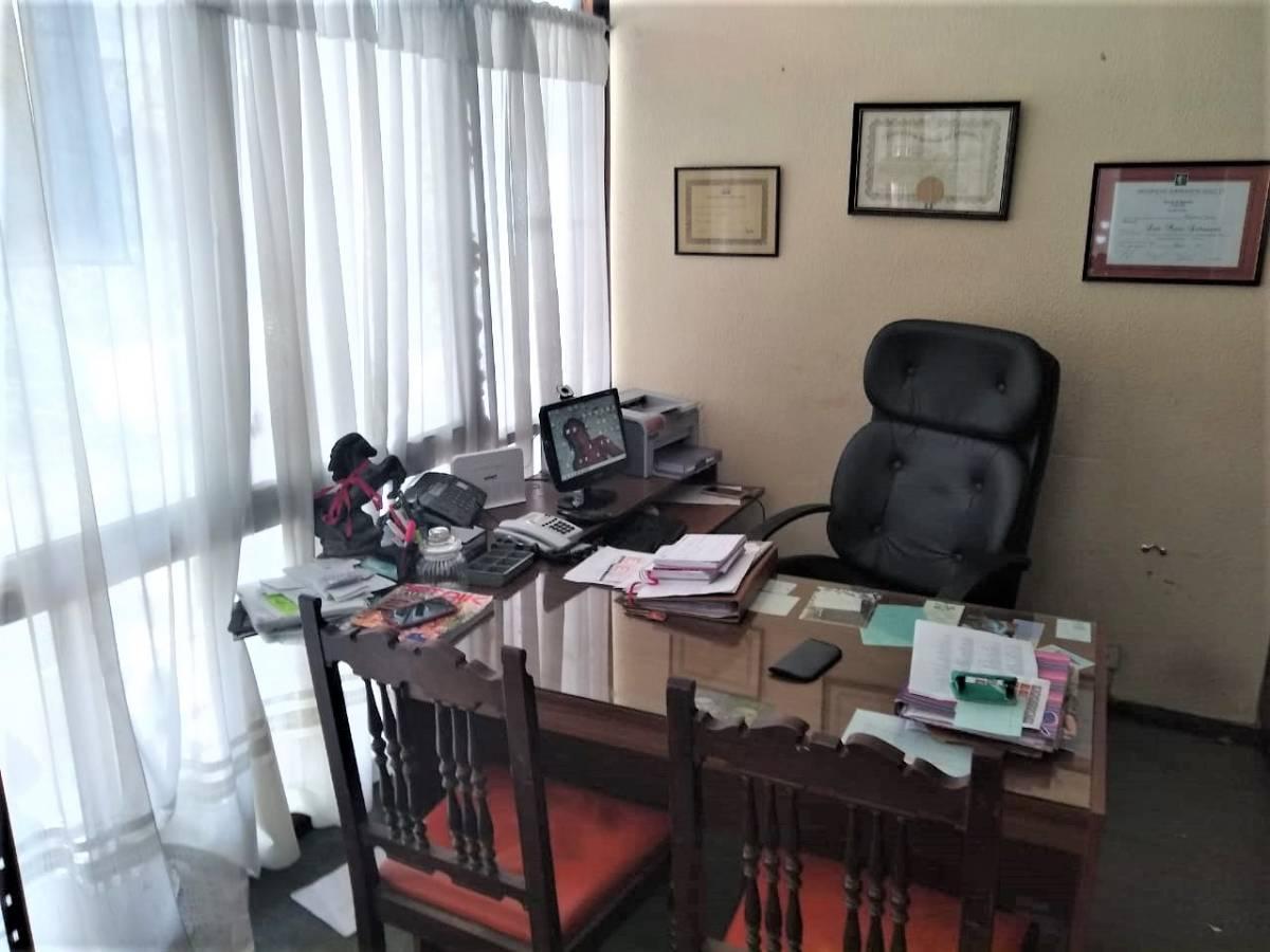 OFICINA AMPLIA EN GALERIA CINERAMA (Se puede dividir)