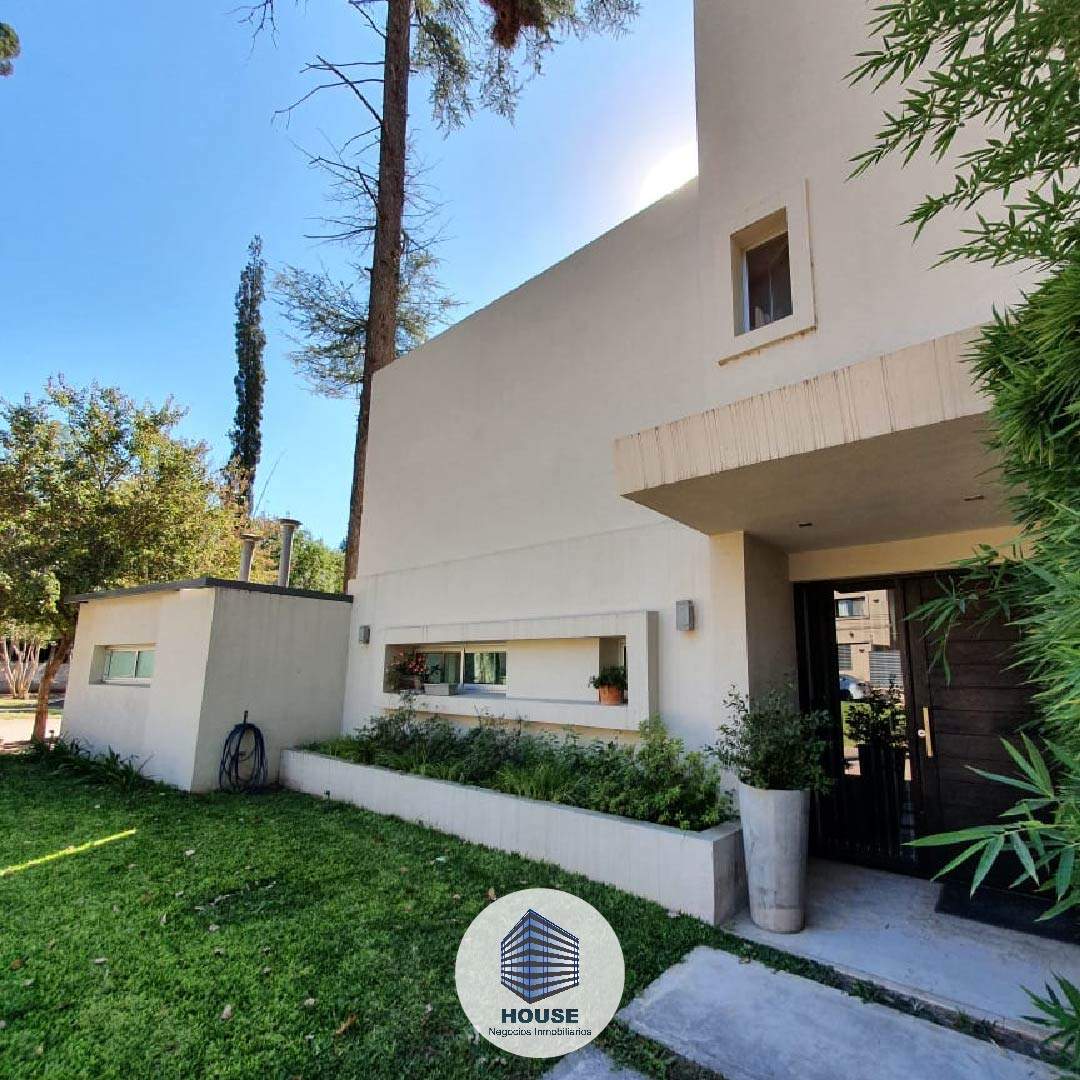 CASA  TRES DORMITORIOS EN ALQUILER  EN VILLA WARCALDE