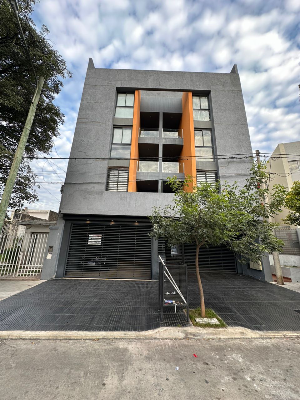 SE VENDE HERMOSO DPTO CON COCHERA EN ALTA CBA