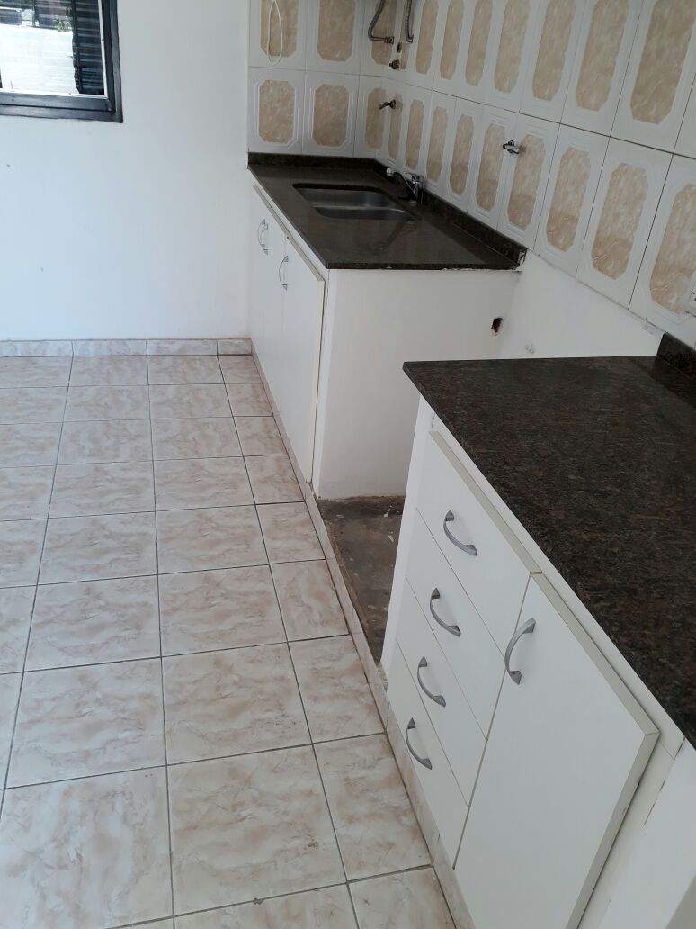 INVERSOR NO LO PIERDAS!!  4 DPTOS   UN SOBRANTE DE TERRENO EN EXCELENTE PRECIO!!!