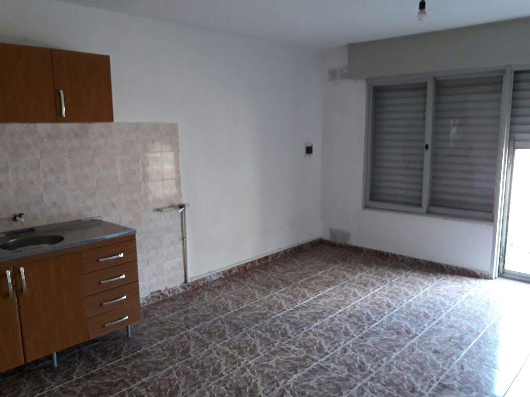 INVERSOR NO LO PIERDAS!!  4 DPTOS   UN SOBRANTE DE TERRENO EN EXCELENTE PRECIO!!!