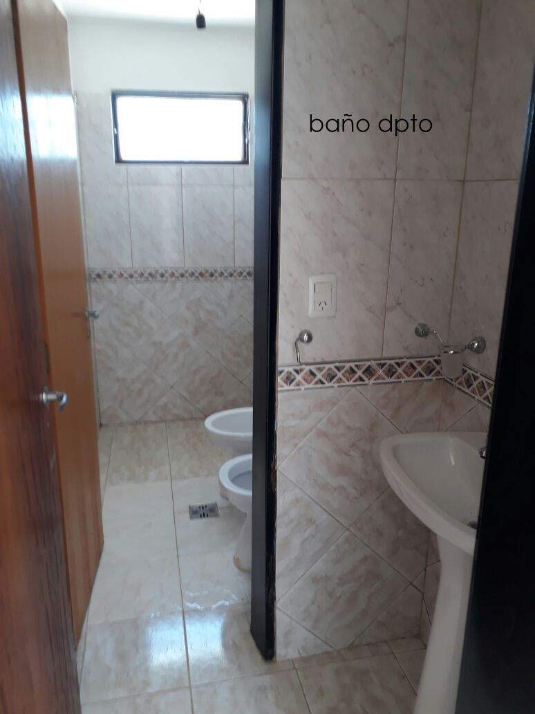 INVERSOR NO LO PIERDAS!!  4 DPTOS   UN SOBRANTE DE TERRENO EN EXCELENTE PRECIO!!!