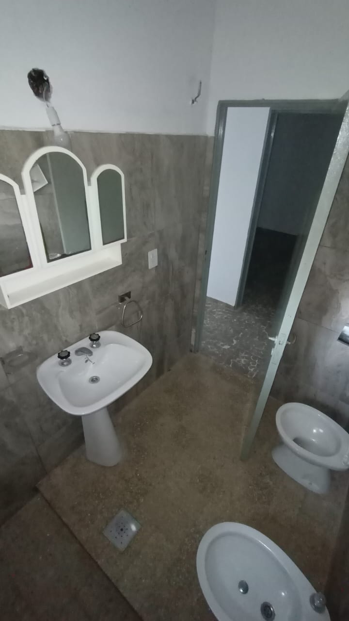 VENTA PREDIO    CASA 3 dorm VILLA ESQUIU. sobre Ruta