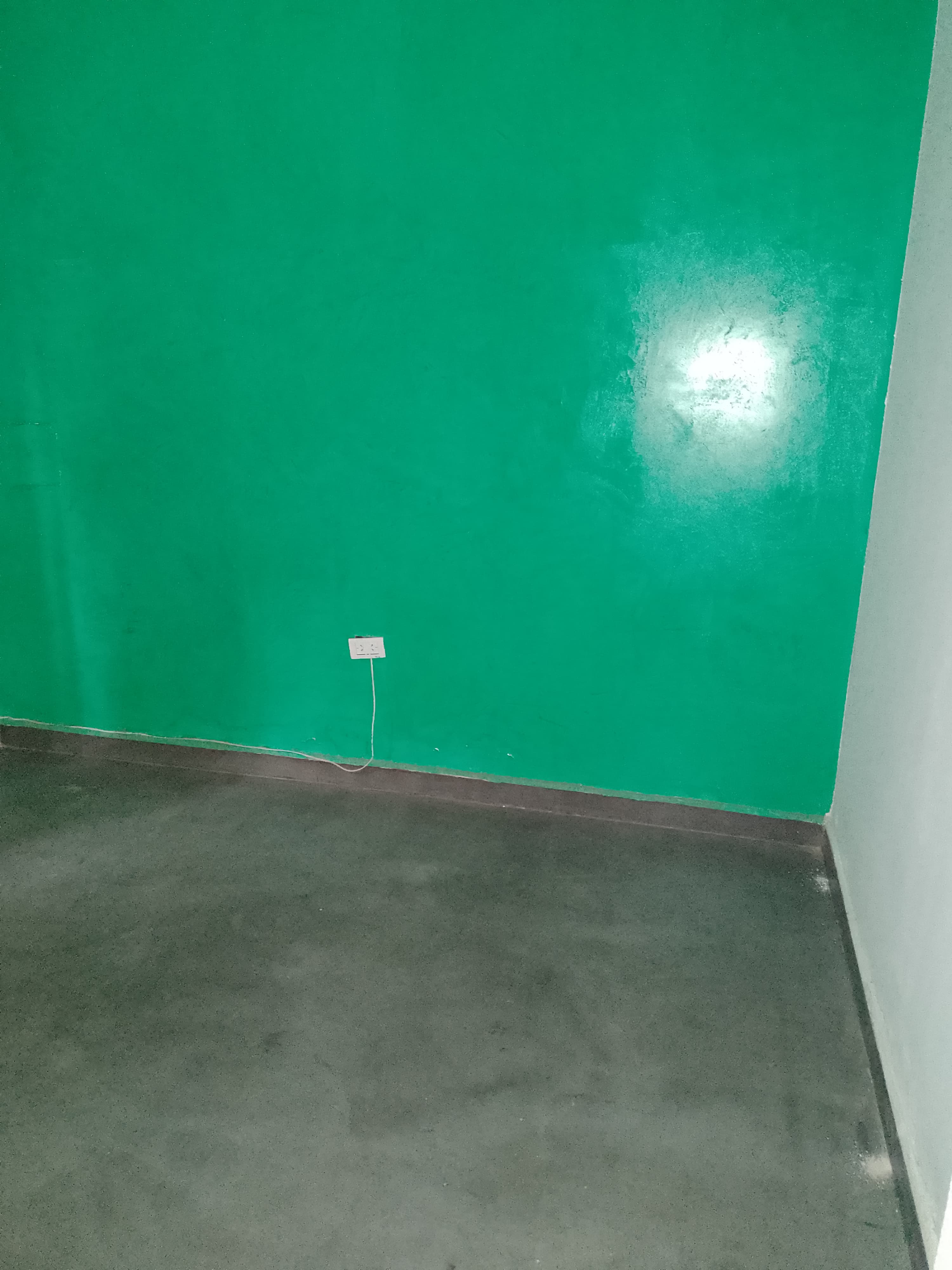 Oportunidad Única: casa a refaccionar frente a un amplio parque