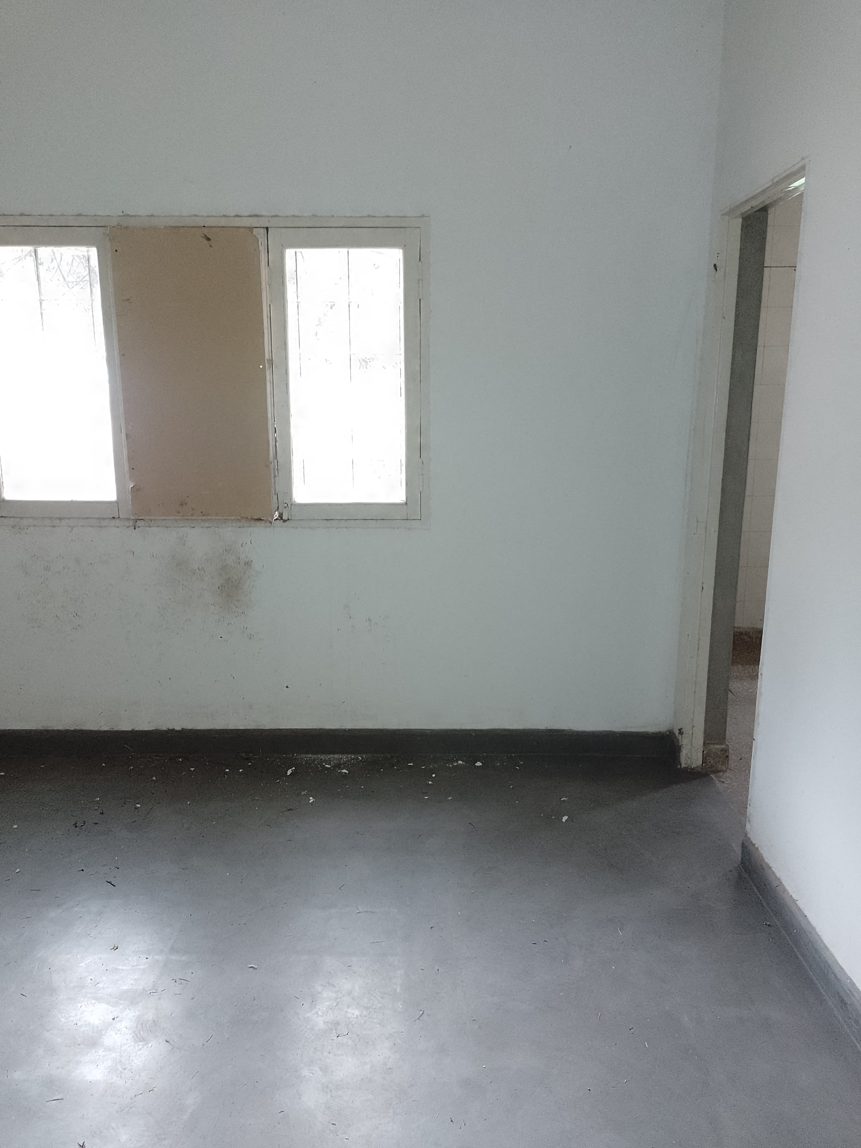 Oportunidad Única: casa a refaccionar frente a un amplio parque