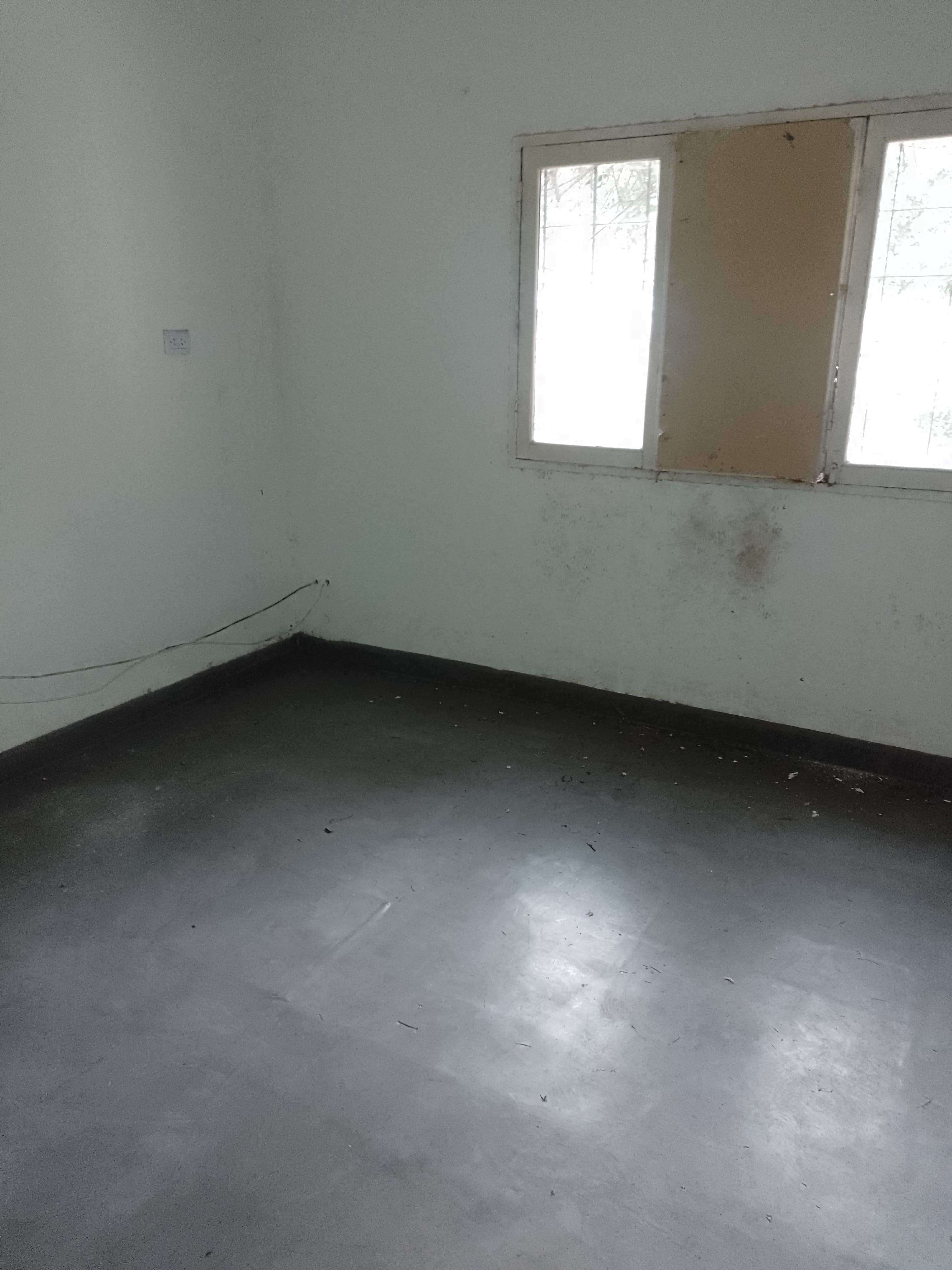 Oportunidad Única: casa a refaccionar frente a un amplio parque