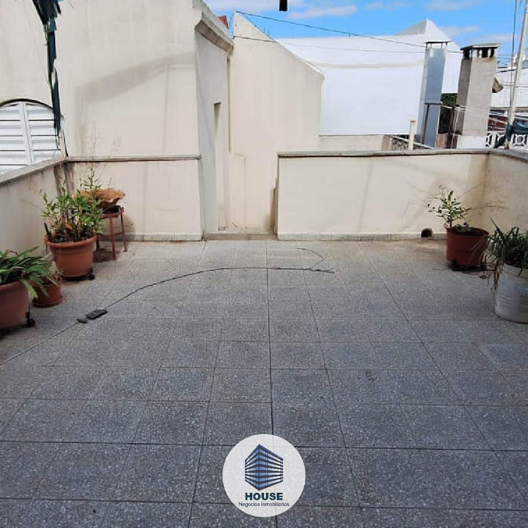 CASA EN VENTA ESTILO CLÁSICO 3 DORMITORIOS CON PATIO Y COCHERA - ALTA CÓRDOBA REC MENOR