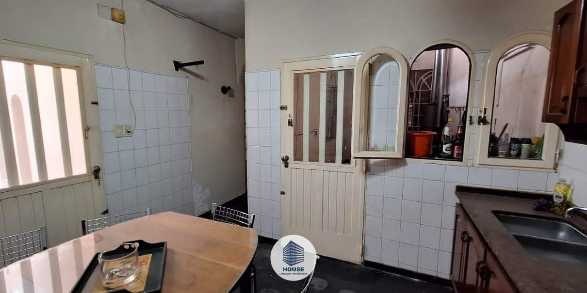 CASA EN VENTA ESTILO CLÁSICO 3 DORMITORIOS CON PATIO Y COCHERA - ALTA CÓRDOBA REC MENOR