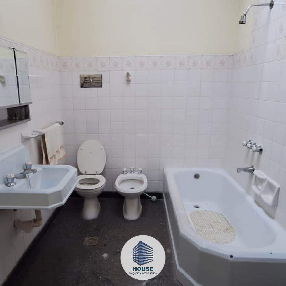 CASA EN VENTA ESTILO CLÁSICO 3 DORMITORIOS CON PATIO Y COCHERA - ALTA CÓRDOBA REC MENOR