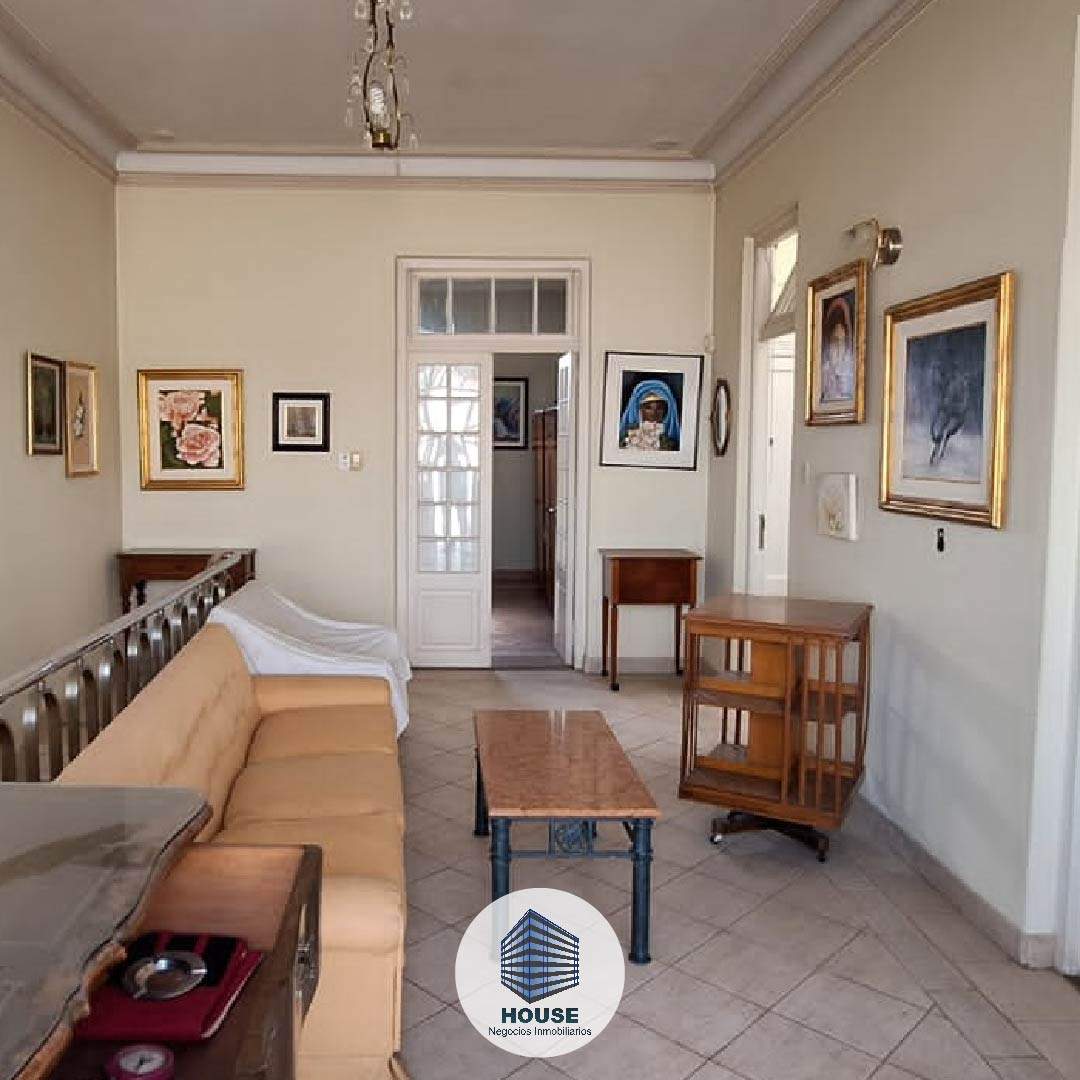 CASA EN VENTA ESTILO CLÁSICO 3 DORMITORIOS CON PATIO Y COCHERA - ALTA CÓRDOBA REC MENOR