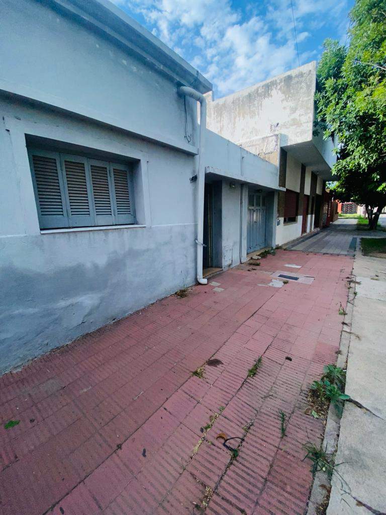 VENDO CASA A REFACCIONAR - B LOS PARAISOS