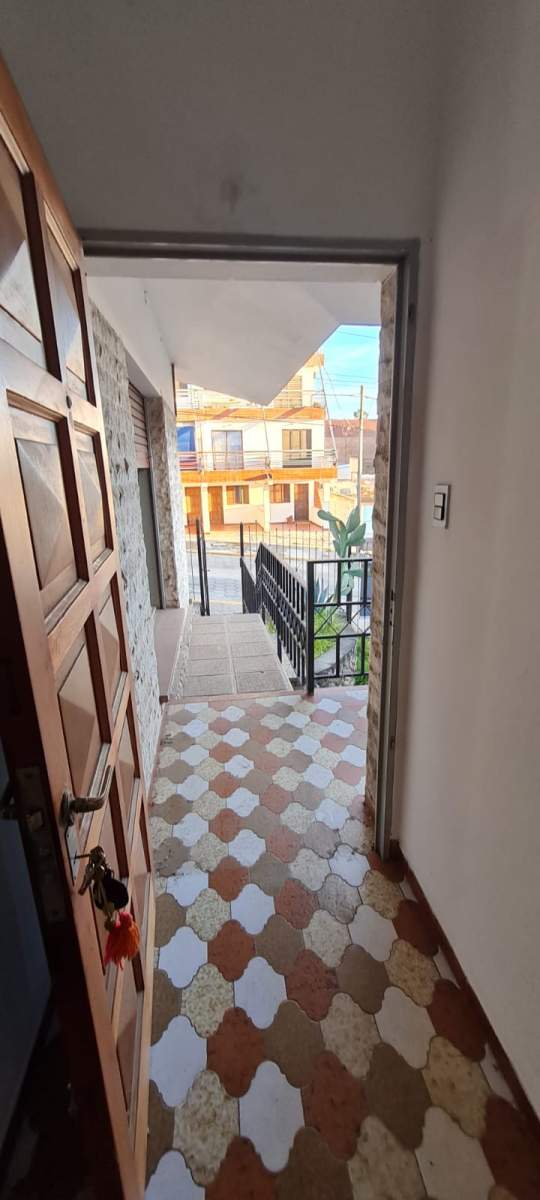 AlquilerSolo Comercial Casa 3 Dormitorios   Escritorio (Río Ceballos-Centro-a 20 mts de Av San Martí