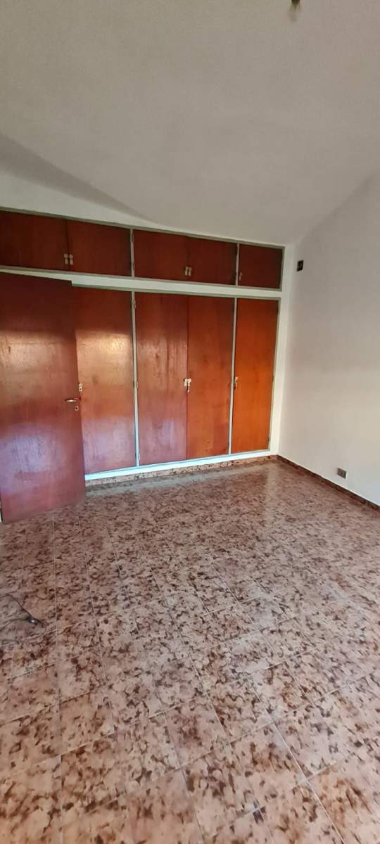 AlquilerSolo Comercial Casa 3 Dormitorios   Escritorio (Río Ceballos-Centro-a 20 mts de Av San Martí