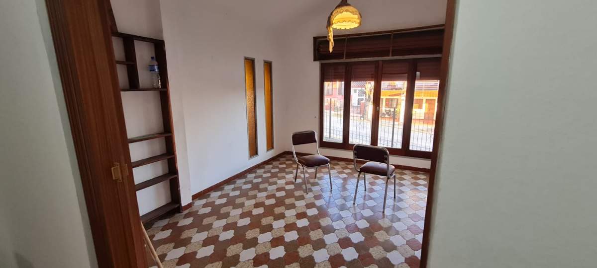 AlquilerSolo Comercial Casa 3 Dormitorios   Escritorio (Río Ceballos-Centro-a 20 mts de Av San Martí