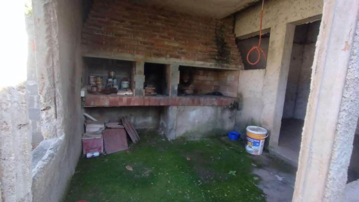 CASA EN VENTA CON DETALLLES A TERMINAR EN BIALET MASSE.