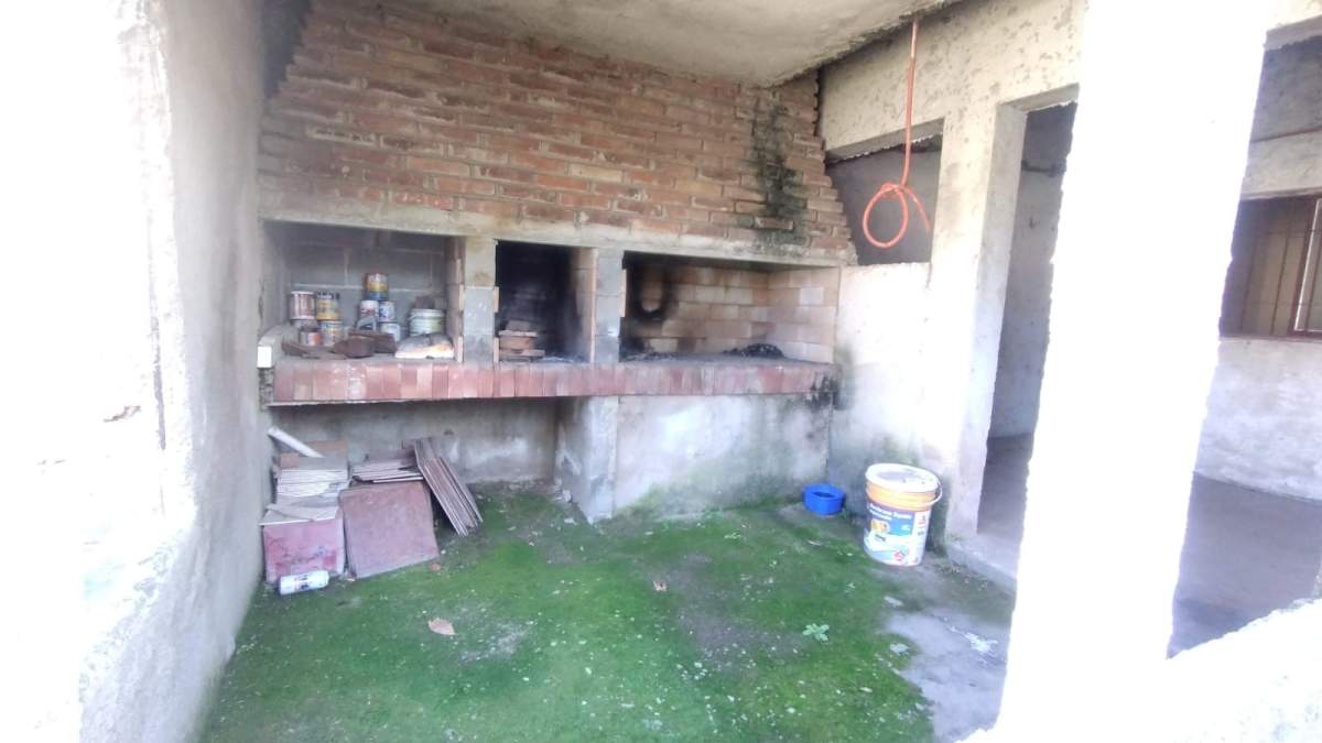 CASA EN VENTA CON DETALLLES A TERMINAR EN BIALET MASSE.